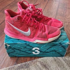Kyrie 3 Tennis Shoes. Original box